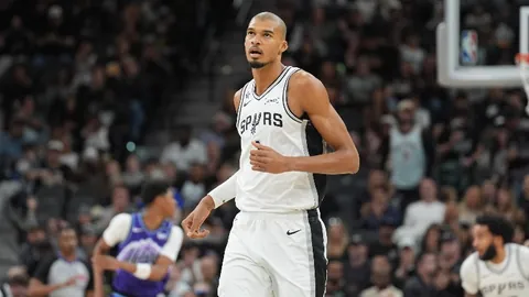 【NBA激情对决！公牛VS快船5连胜巅峰对决，独家让分攻略揭秘】